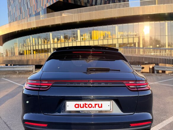 2019 Porsche Panamera 4 Sport Turismo II, синий, 7100000 рублей - вид 11