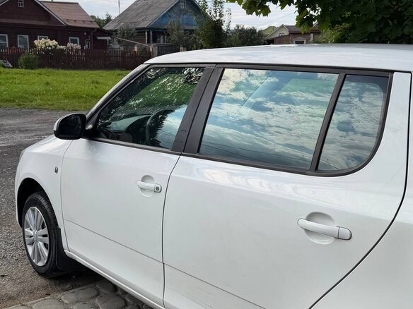 2011 Skoda Fabia II Рестайлинг, белый, 770000 рублей - вид 9