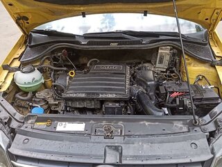 2018 Volkswagen Polo V Рестайлинг, жёлтый, 650000 рублей, вид 5
