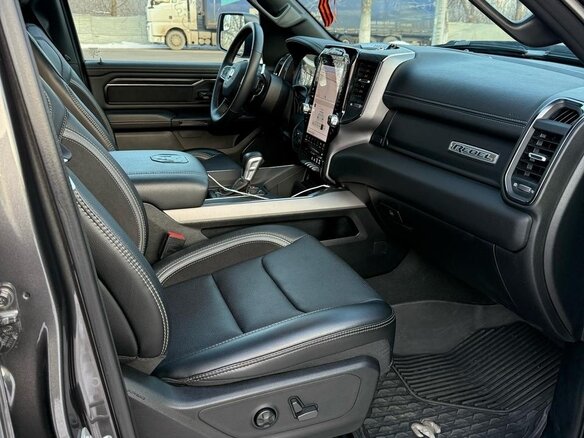 2024 Ram 1500 Quad Cab eTorque V, серый, 10590000 рублей - вид 17