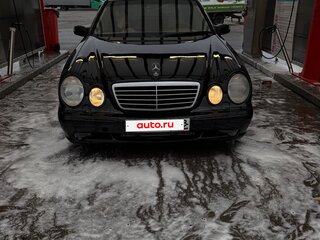 1999 Mercedes-Benz E-Класс 320 II (W210, S210) Рестайлинг, чёрный, 670000 рублей, вид 3