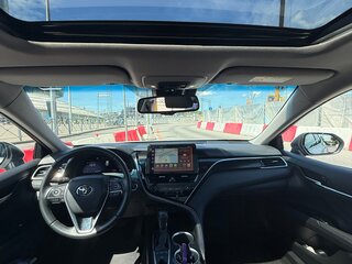 2023 Toyota Camry VIII (XV70) Рестайлинг, белый, 3150000 рублей, вид 4