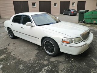 2004 Lincoln Town Car III Рестайлинг, белый, 1550000 рублей, вид 3