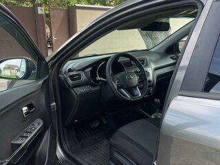 2014 Kia Rio 4-speed III, серый, 900000 рублей, вид 4