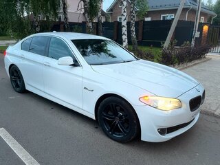 2013 BMW 5 серии 525d xDrive VI (F10/F11/F07), белый, 1890000 рублей, вид 3