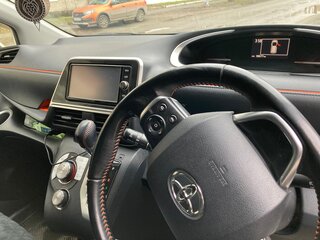 2018 Toyota Sienta II, белый, 1510000 рублей, вид 5