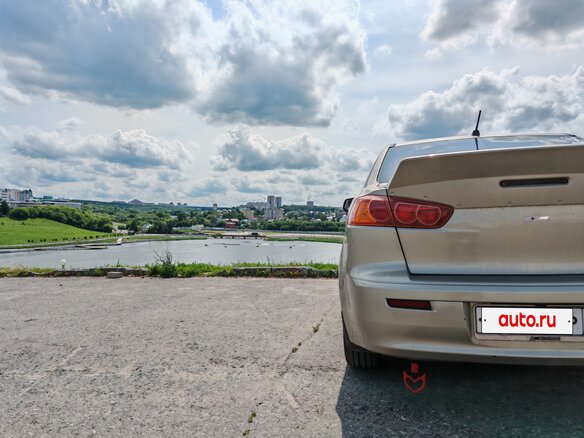 2008 Mitsubishi Lancer X, бежевый, 1000000 рублей - вид 3
