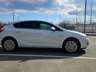 2011 Opel Astra J, белый, 699999 рублей, вид 4