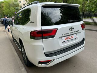 2021 Toyota Land Cruiser 300 Series, белый, 9690000 рублей, вид 3