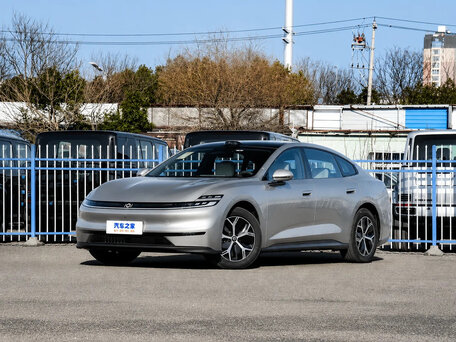 2026 Changan Qiyuan A06 28.39 kWh, серебристый, 2256000 рублей, вид 1