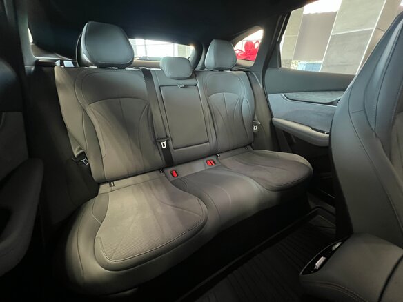 2026 Geely Galaxy M7, серебристый - вид 31