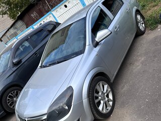 2010 Opel Astra H Рестайлинг, серебристый, 600000 рублей, вид 3