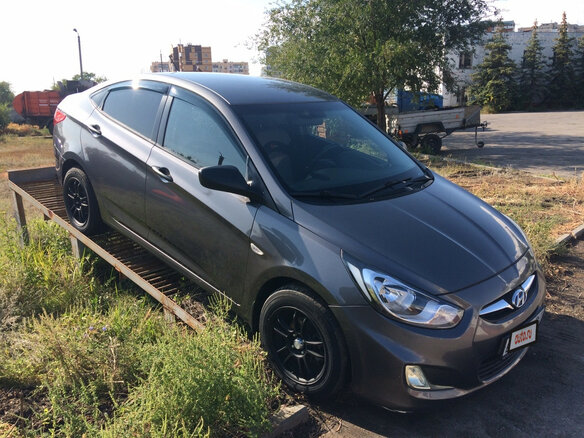 2011 Hyundai Solaris I, серый, 850000 рублей