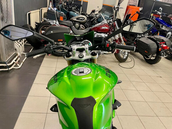 2013 Triumph Speed Triple, зелёный, 700000 рублей - вид 5