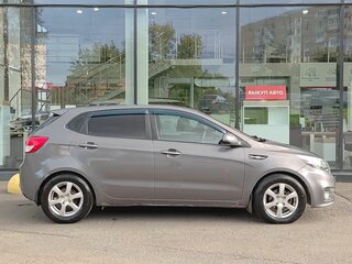 2017 Kia Rio III Рестайлинг, серый, 852000 рублей, вид 4