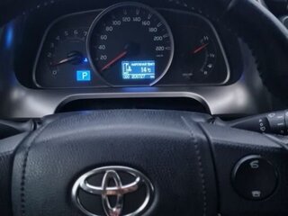 2015 Toyota RAV4 IV (XA40), белый, 2000000 рублей, вид 3