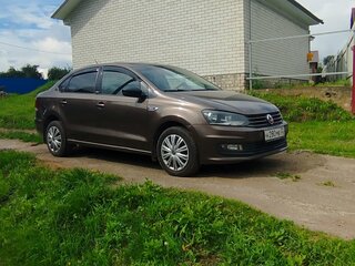 2017 Volkswagen Polo V Рестайлинг, коричневый, 900000 рублей, вид 4