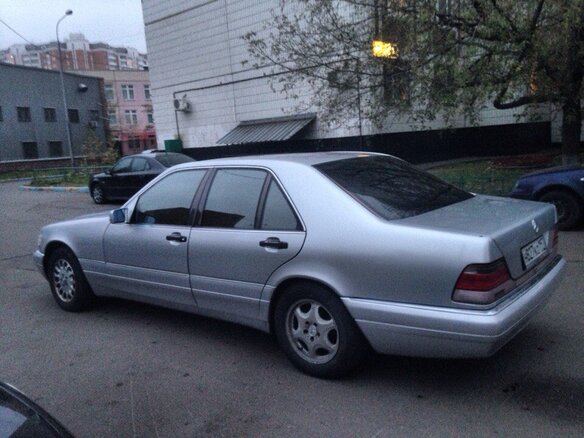 1995 Mercedes-Benz S-Класс 350 III (W140) Рестайлинг, серебристый - вид 1