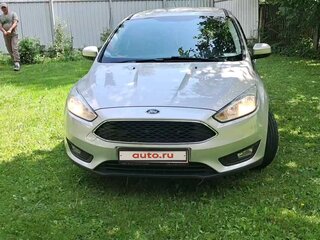 2017 Ford Focus III Рестайлинг, серебристый, 900000 рублей, вид 2