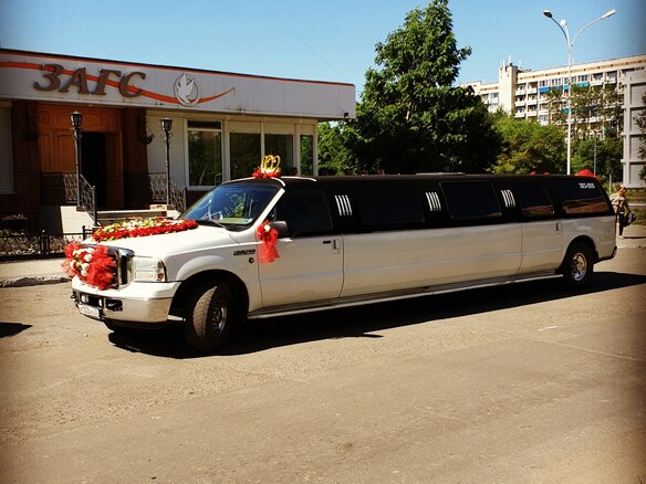 2004 Ford Excursion, белый, 500000 рублей - вид 3