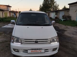 1998 Toyota Town Ace Noah III, белый, 680000 рублей, вид 2