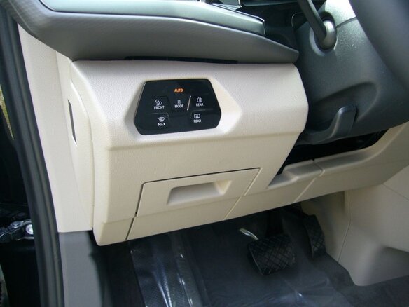 2025 Volkswagen Multivan T7, чёрный, 9970000 рублей - вид 8