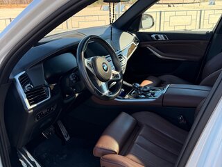 2019 BMW X5 40i IV (G05/G18), белый, 6050000 рублей, вид 5