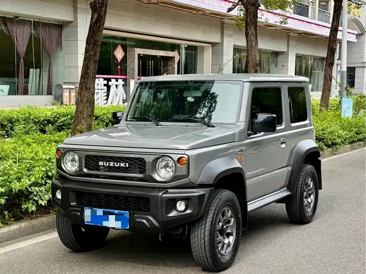 Открыть фотографии: Suzuki Jimny IV