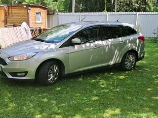 2017 Ford Focus III Рестайлинг, серебристый, 900000 рублей, вид 1