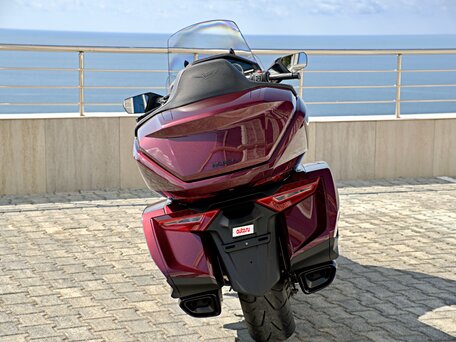 2026 Honda GL 1800 Gold Wing, красный, 3200000 рублей, вид 3
