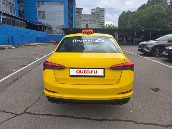 2021 Skoda Rapid II, жёлтый, 900000 рублей - вид 6