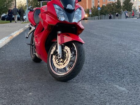 2004 Honda VFR 800, красный, 420000 рублей, вид 4