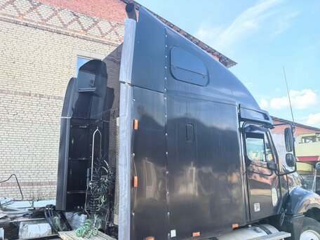 2005 Freightliner Columbia, чёрный, 1900000 рублей, вид 4