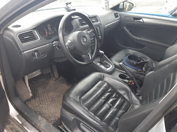 2011 Volkswagen Jetta VI, серебристый - вид 2