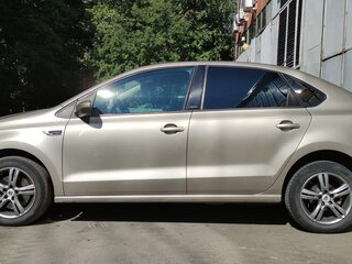 2016 Volkswagen Polo V Рестайлинг, бежевый, 995000 рублей, вид 3