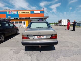 1990 Mercedes-Benz W124 200, бежевый, 1000000 рублей, вид 3