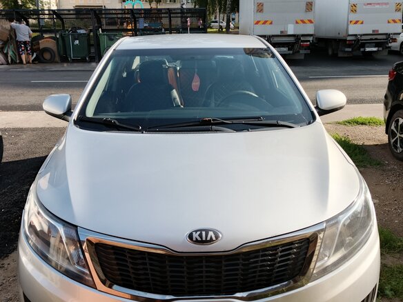 2013 Kia Rio III, серебристый, 900000 рублей - вид 1
