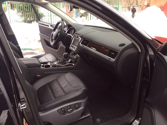 2014 Volkswagen Touareg II, чёрный - вид 8