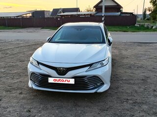 2019 Toyota Camry VIII (XV70), белый, 2800000 рублей, вид 2