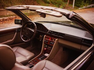 1994 Mercedes-Benz E-Класс 220 I (W124), чёрный, 1800000 рублей, вид 5