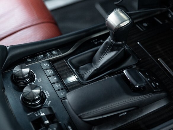 2019 Lexus LX 450d III Рестайлинг 2, белый, 9500000 рублей - вид 15