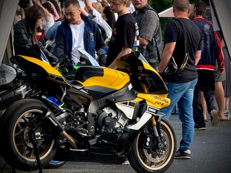 2016 Yamaha YZF-R1, жёлтый, 1250000 рублей, вид 2