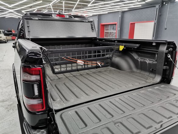 2019 Ram 1500 Crew Cab V, чёрный - вид 8