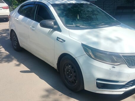 2015 Kia Rio III Рестайлинг, белый, 500000 рублей, вид 2