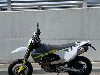 2021 Husqvarna 701 Supermoto, белый, 1090000 рублей, вид 1