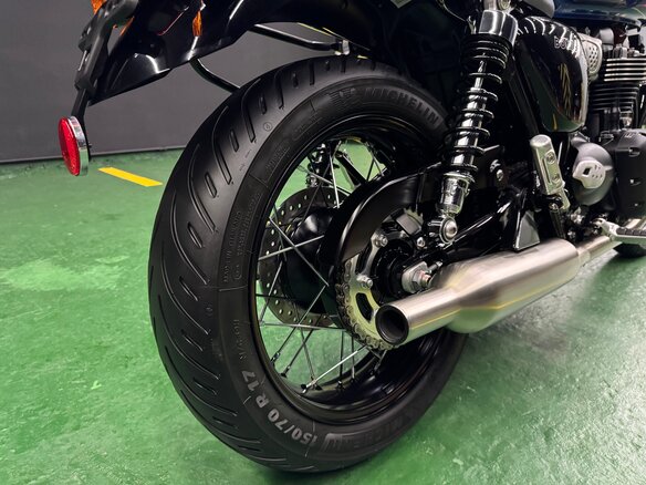 2023 Triumph Bonneville T100, синий, 1075000 рублей - вид 28