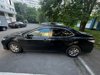 2020 Toyota Camry VIII (XV70), чёрный, 2000000 рублей, вид 4