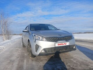 2021 Kia Rio IV Рестайлинг, серый, 1650000 рублей, вид 2