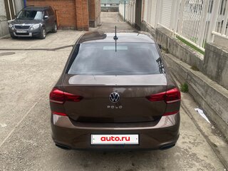 2021 Volkswagen Polo VI, коричневый, 1700000 рублей, вид 5