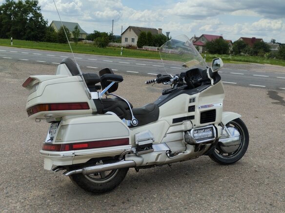 1990 Honda GL 1500 Gold Wing, белый, 377404 рублей - вид 5